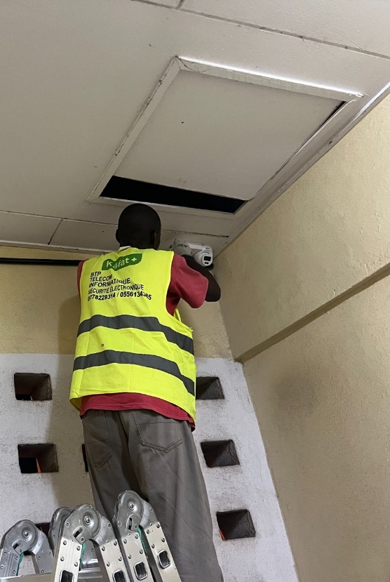 Pose de Caméra IP sous Plafond